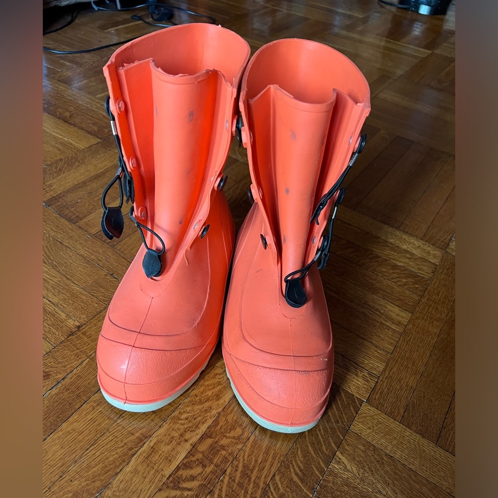 Construction boots